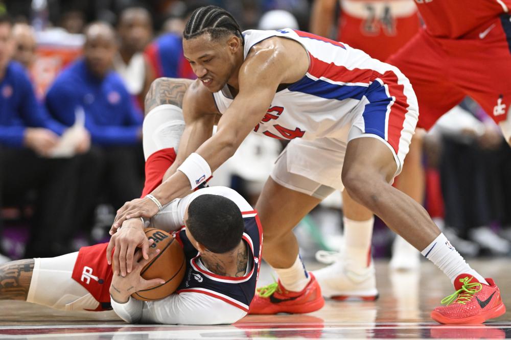 在防守端 在防守端