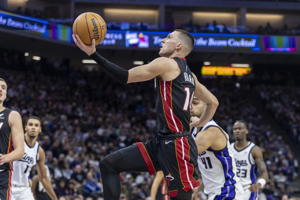 [天下足球]勒沃库森大胜不来梅 首夺德甲冠军.